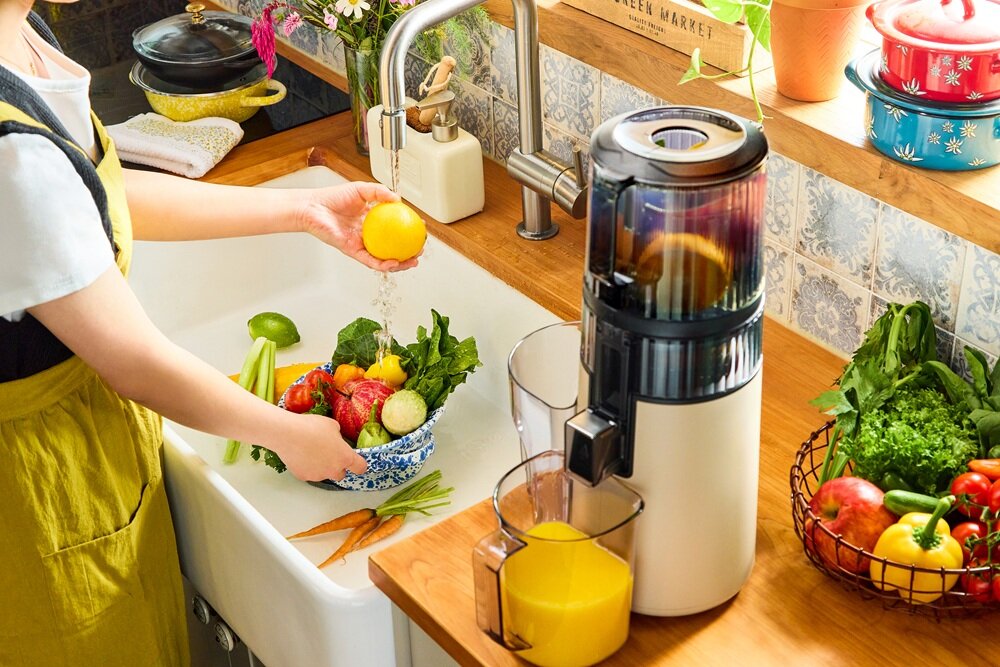 Wyciskarka wolnoobrotowa HUROM H70 FT Easy Biały dopasowana do wystroju kuchni, kompaktowa budowa, funkcjonalnośc i estetyka