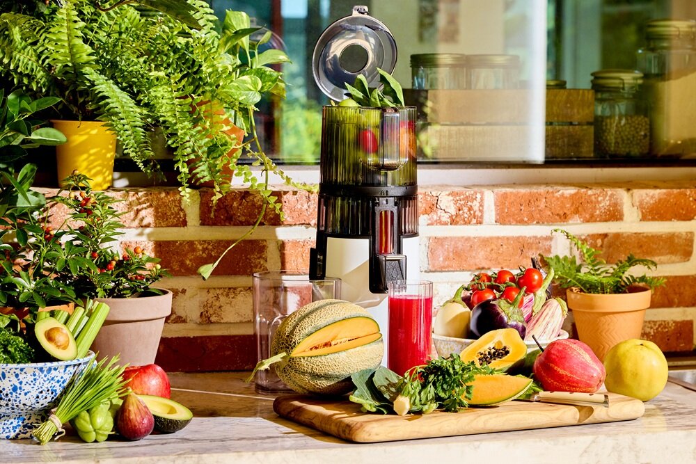 Wyciskarka wolnoobrotowa HUROM H70 FT Easy Biały system zabezpieczający przed przegrzaniem, blokada pracy, bezpieczny dla całej rodziny