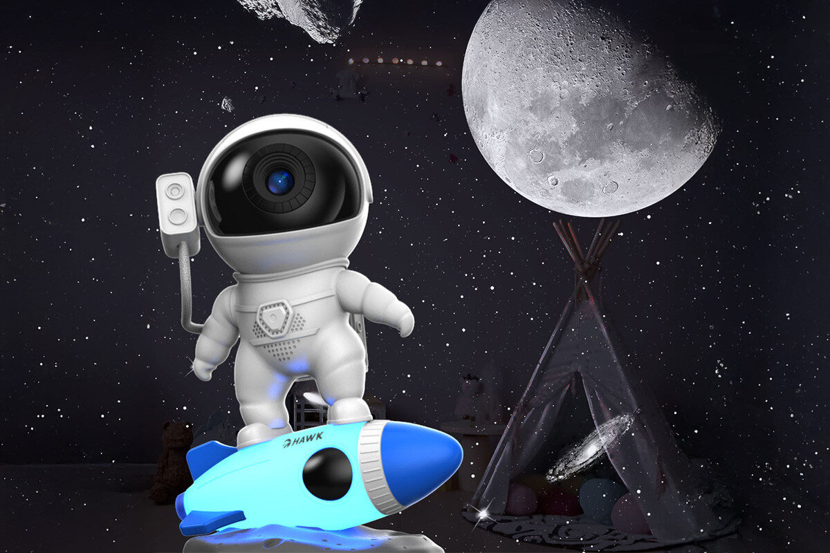Projektor gwiazd z głośnikiem HAWK HW-STAR03 Astronauta Rakieta, timer, czas, wyłącznik, oszczędność, Figurka astronauty na tle wielkiego księżyca