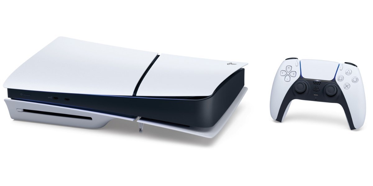 Osoba grająca na konsoli Playstation 5 Slim.