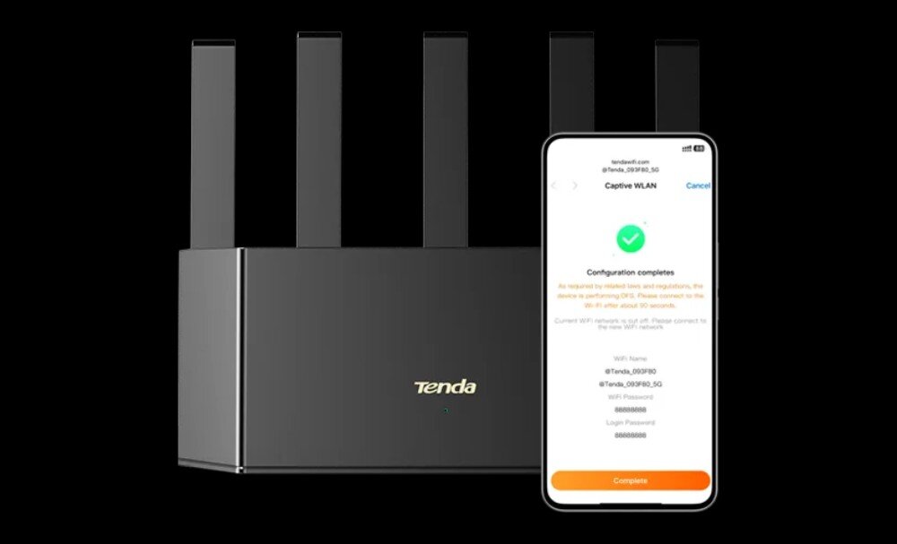 Na czarnym tle widoczny jest router z czterema antenami oraz logo \'tenda\'. Obok routera znajduje się smartfon z ekranem pokazującym komunikat \'Configuration complete\' oraz przycisk \'Complete\'.