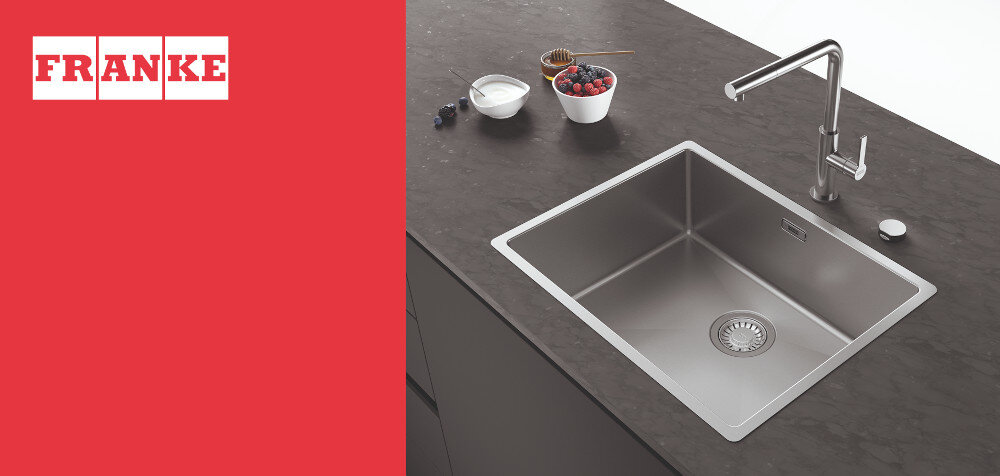BATERIA KUCHENNA FRANKE Maris Slim L Pull-Out wizualizacja kuchnia blat zlewozmywak jasne wnętrze logo marka znak