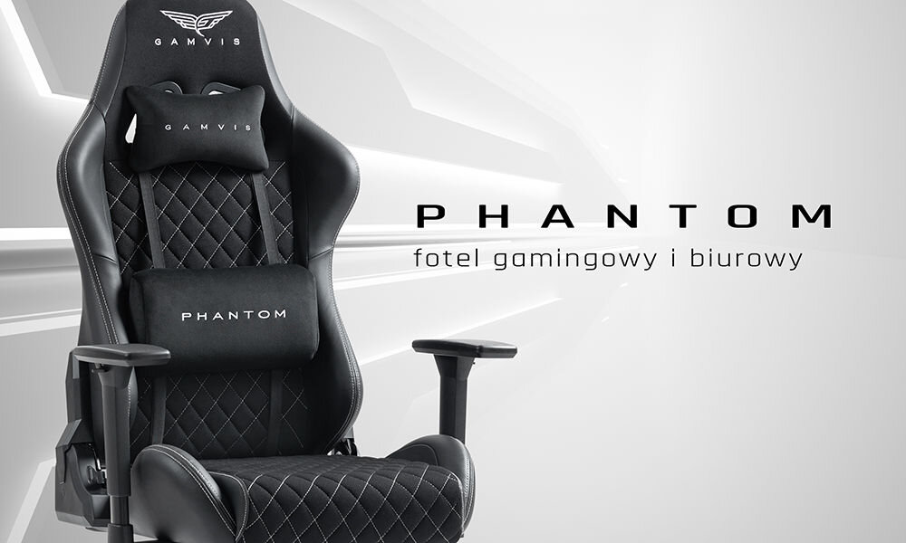 Fotel GAMVIS Phantom Large Czarny (białe elementy) + podnóżek prezentacja fotela na jasnym tle z geometrycznymi wstawkami pod kątem napis marki i przeznaczenia