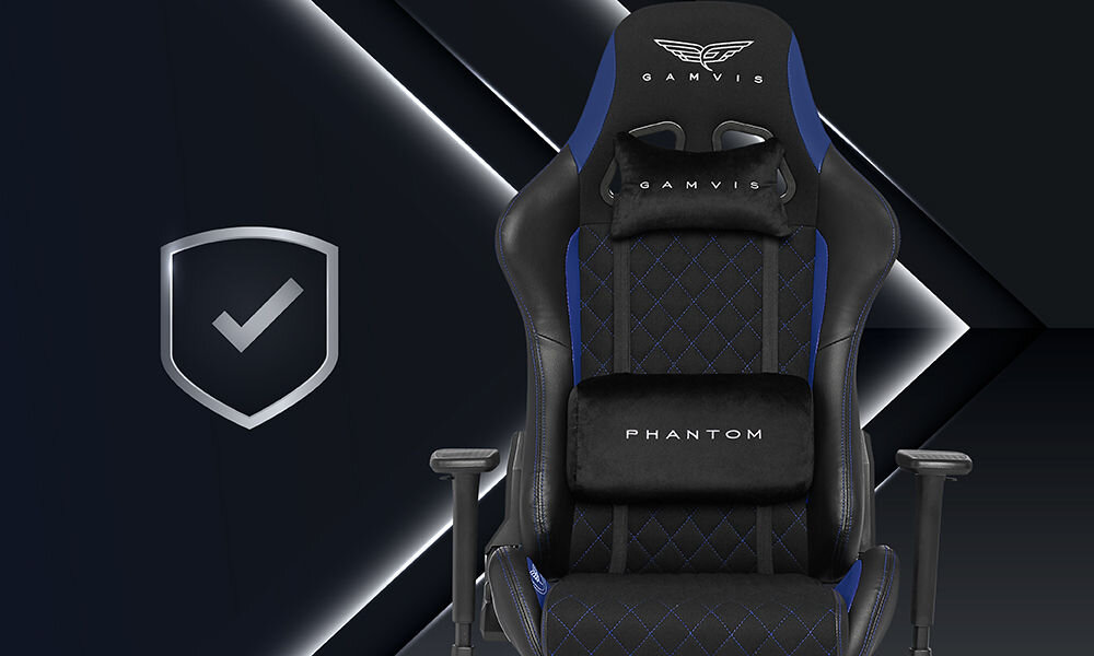 Fotel GAMVIS Phantom Large Czarny (niebieskie elementy) prezentacja fotela na ciemnym tle z paskami obok tarcza solidne wykonanie atrakcyjna cena produkcja na tej samej linii co Xrocker Diablo Chairs jakość trwałość