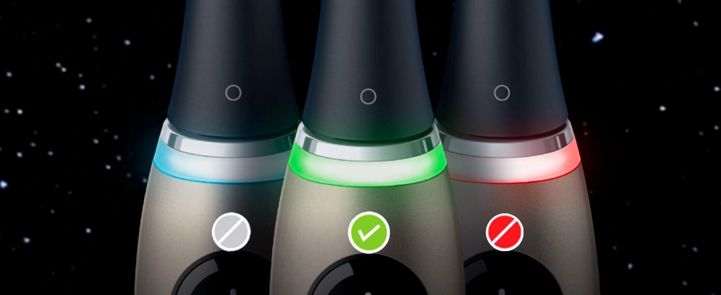 Zbliżenie na czujnik nacisku: niebieski (za słabo), zielony (prawidłowo) i czerwony (za mocno). Na czarnym, gwieździstym tle.