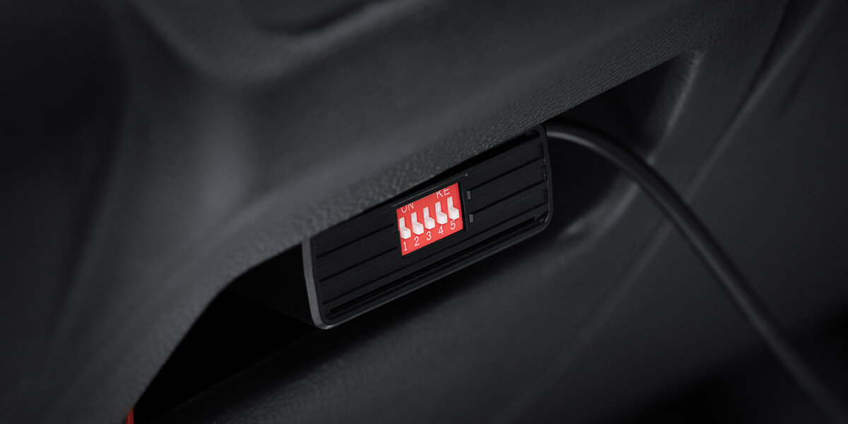 Adapter samochodowy 70MAI OBD-II Hardwire Kit USB-C -  szybki montaż plug-and-play bez ingerencji w instalację, adapter przypięty do gniazda OBD-II w aucie