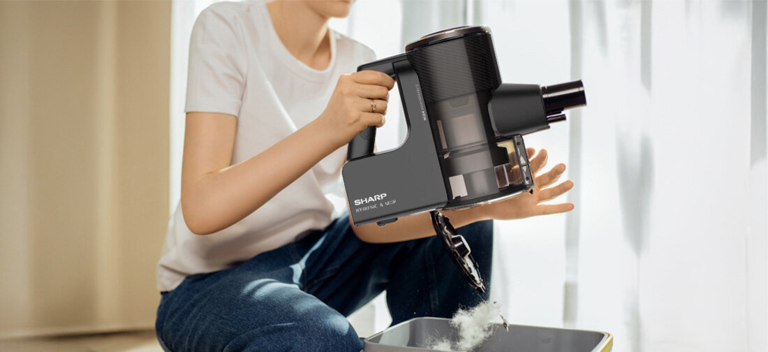 Odkurzacz SHARP SA-VP4261BS Antystatyczny pojemnik na kurz higiena bez kompromisów Opróżnianie zbiornika Wystarczy jedno kliknięcie Antystatyczna powłoka