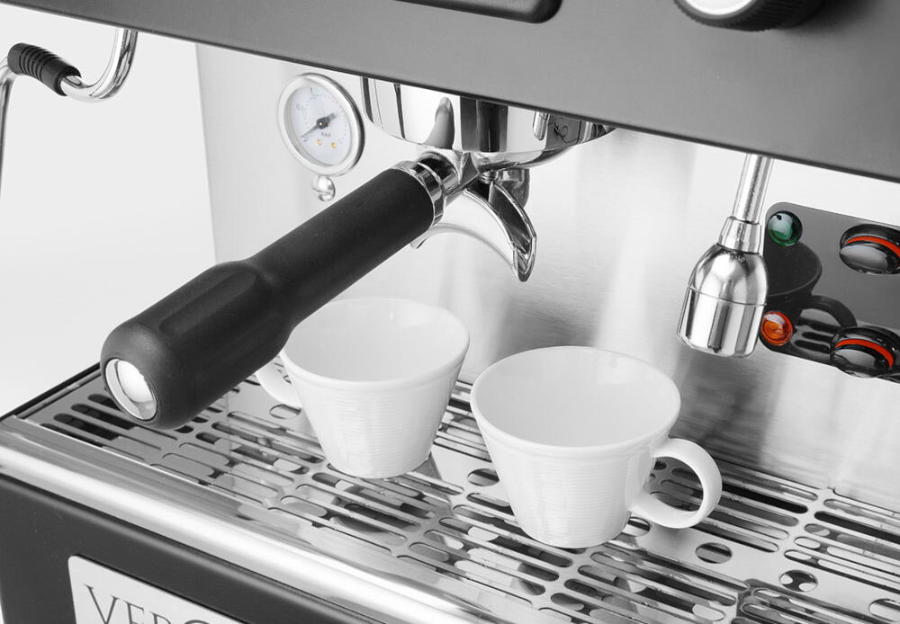 Ekspres HENDI Romeo Pro 207659 Profesjonalny Szeroki wybór napojów  czterech popularnych napojów kawowych espresso, cappuccino i latte krótki czas oczekiwania