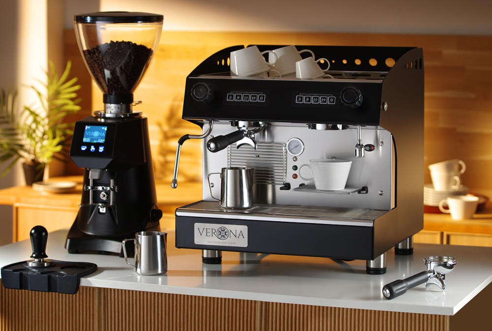 Ekspres HENDI Julia Compact 207499 Czarny Profesjonalny wygląd wizualizacja prezentacja design tło Profesjonalna jakość parzenia