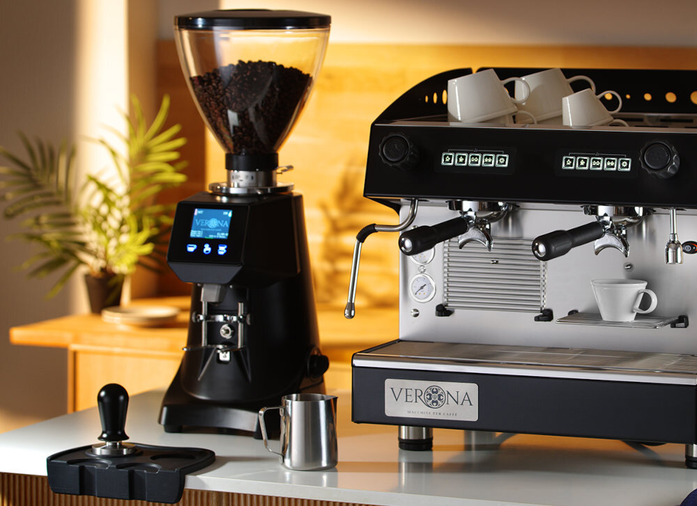 Ekspres HENDI Verona Julia 207581 Czarny Profesjonalny wygląd wizualizacja prezentacja design tło kawa bez kompromisów