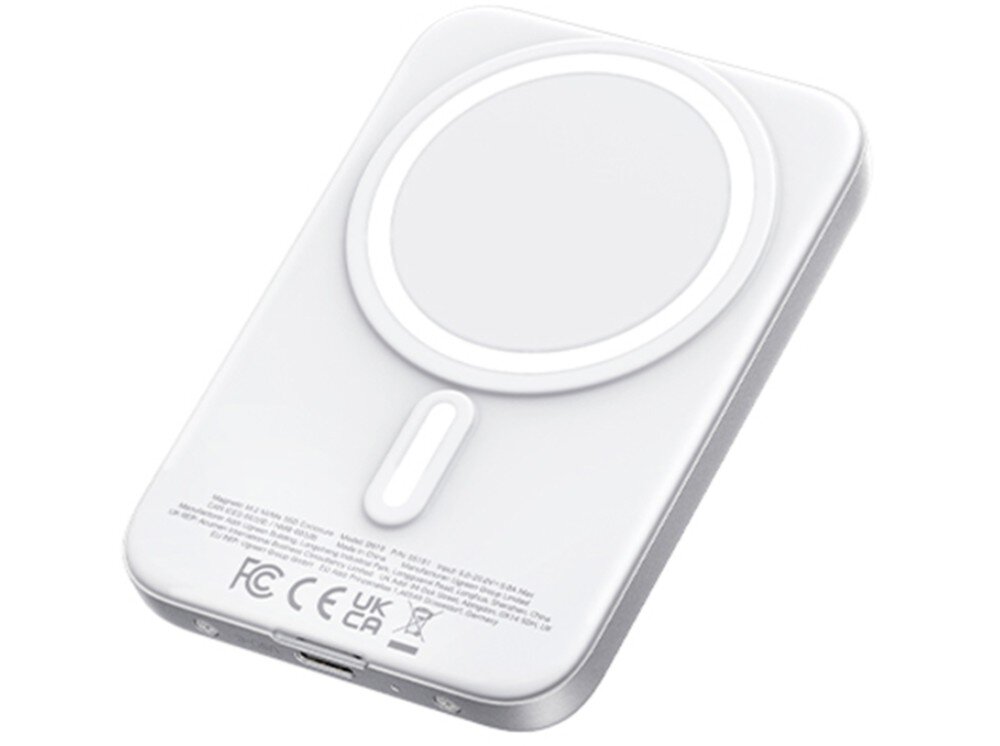 Obudowa dysku UGREEN D619 Widok na spód białej obudowy, na której znajduje się magnetyczny pierścień oraz nadrukowane znaki certyfikacji i informacje techniczne