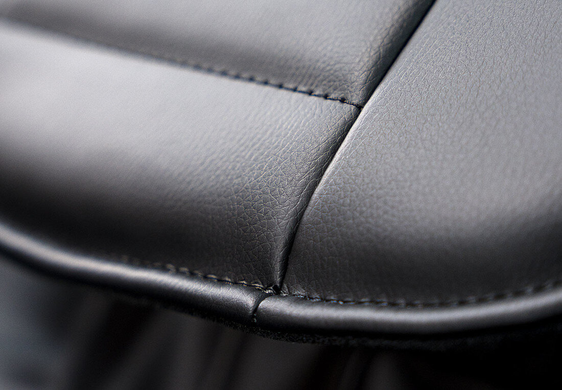 Fotel masujący iREST Chillin+ (A360) Czarny  Jakość i design kolor kolorystyka dodatek