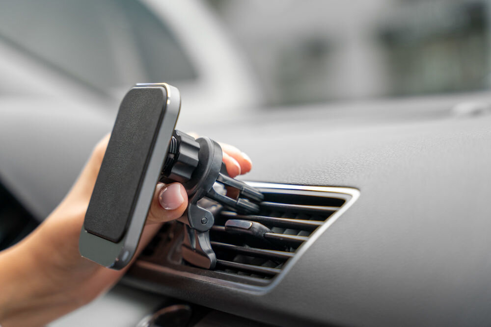 Uchwyt na telefon GÖTZE & JENSEN CH700W MagSafe Czarny magsafe magnetyczne mocowanie