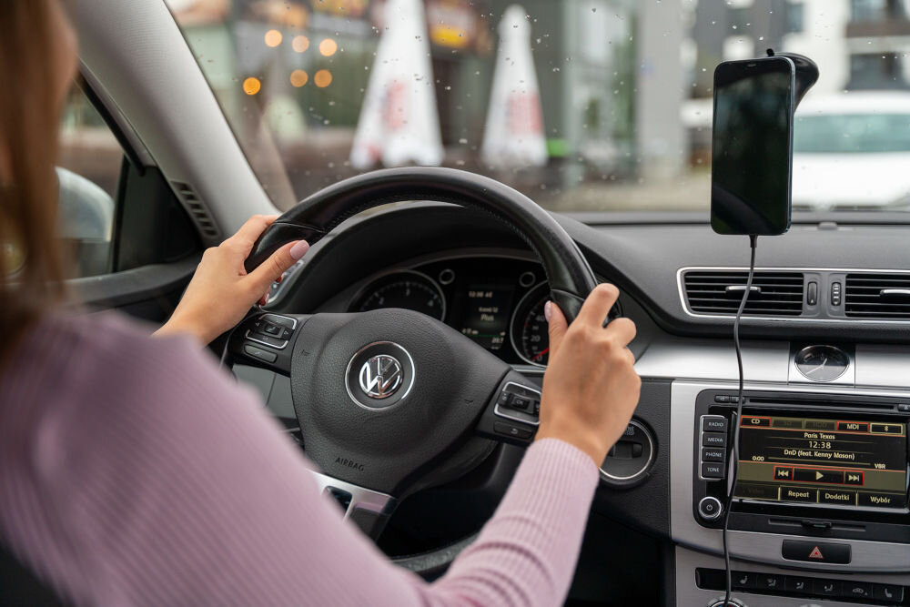 Uchwyt na telefon GÖTZE & JENSEN CH700W MagSafe Czarny ładowanie indukcyjne szybkie ładowanie