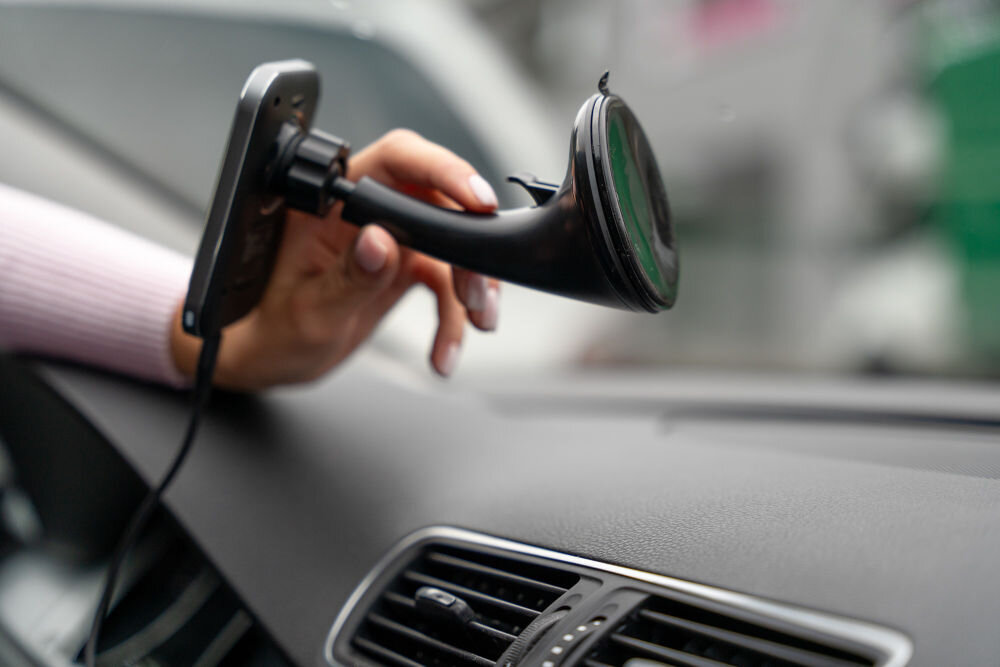 Uchwyt na telefon GÖTZE & JENSEN CH700W MagSafe Czarny mocowanie przyssawka kratka