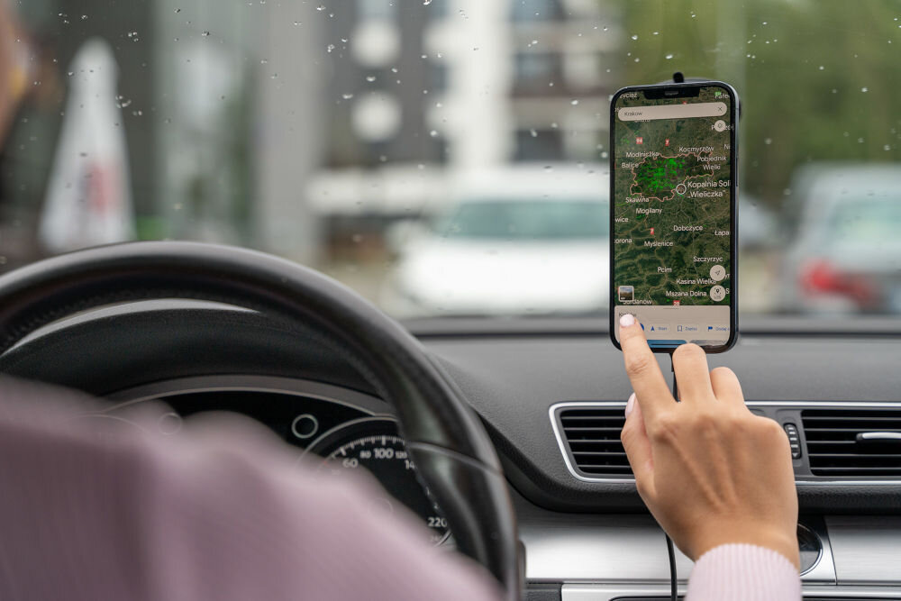 Uchwyt na telefon GÖTZE & JENSEN CH700W MagSafe Czarny obrotowy