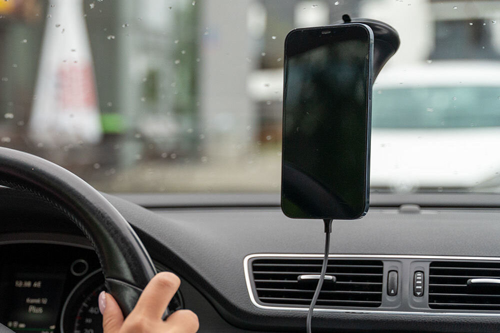 Uchwyt na telefon GÖTZE & JENSEN CH700W MagSafe Czarny zabezpieczenie