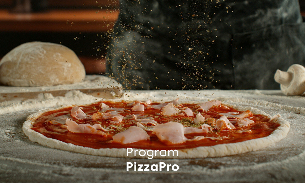 PIEKARNIK BEKO BBIM7300BC lifestyle włoska pizza danie mąka Program PizzaPro wysoka temperatura krótszy czas pizza