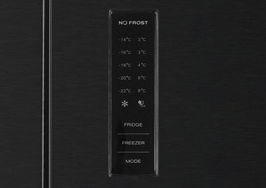 Zbliżenie na elektroniczny system sterowania lodówki MPM-404-SBF-14/D.