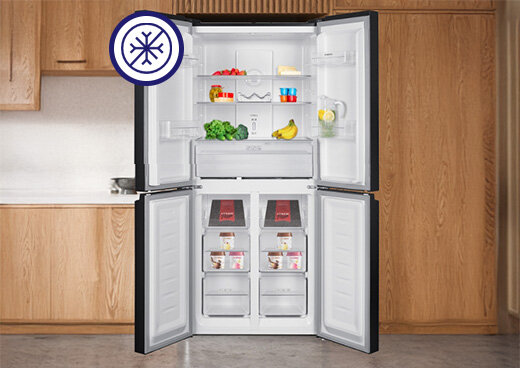 Lodówa MPM-404-SBF-14/D z otwartymi drzwiami. W środku produkty spożywcze. Ikona przekreślonego płatka śniegu.