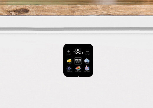 Zbliżenie na kolorowy wyświetlacz zamrażarki skrzyniowej MPM-201-SK-17.