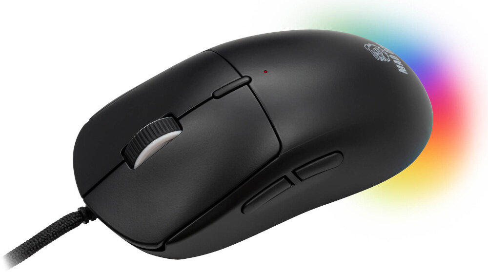 Mysz MAD DOG GM550K Czarny białe tło kolorowy gradient myszka pod skosem pięć poziomów rozdzielczości od 400 do 7200 DPI przycisk zmiany DPI każdemu poziomowi przypisano odrębny kolor podświetlenia