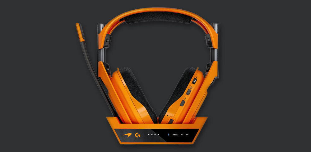 Słuchawki LOGITECH A50X McLaren Racing Edition gamingowe bezprzewodowe wieloplatformowe, słuchawki gamingowe w stacji bazowej na ciemnym tle
