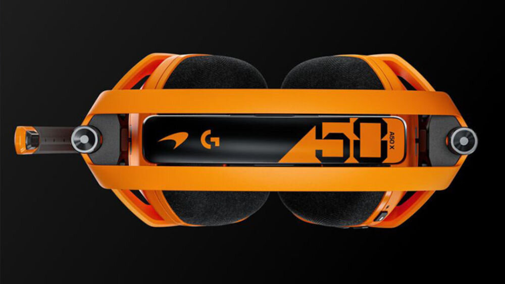 Słuchawki LOGITECH A50X McLaren Racing Edition Bluetooth miksowanie dźwięku stacja bazowa, słuchawki gamingowe od góry na czarnym tle