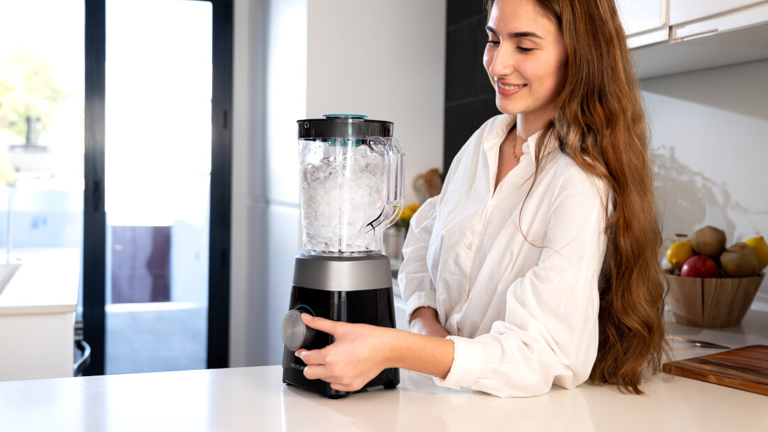 Blender kielichowy CECOTEC Titanium 1300 MAX Czarny Chłodzące napoje Funkcja kruszenia lodu w kilka chwil orzeźwiające koktajle i mrożone napoje