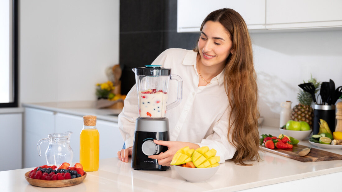 Blender kielichowy CECOTEC Titanium 1300 MAX Czarny Komfort i łatwość obsługi Prosta konstrukcja Intuicyjny panel sterowania