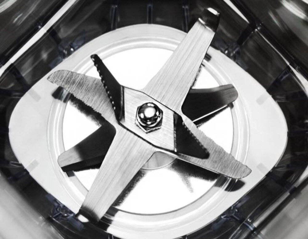 Blender kielichowy CECOTEC Power Black Titanium 2600MAX Pro Czarny Ostrza, które robią różnicę 8 ostrzy z powłoką tytanową trwałość i ostrość Precyzyjne cięcie gładka konsystencja napojów równomierne rozdrobnienie