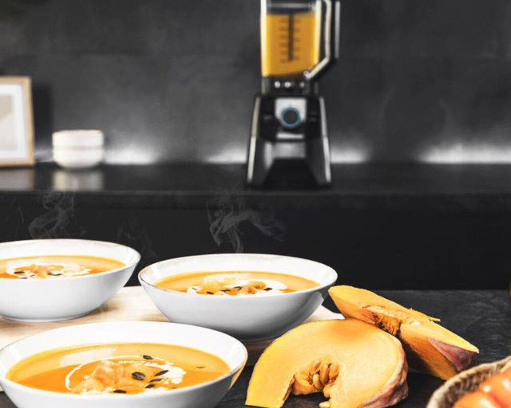 Blender kielichowy CECOTEC Power Black Titanium 2600MAX Pro Czarny Pojemny i bezpieczny dzbanek Tritan pojemność Hermetyczna pokrywka z miarką dodawanie produktów w trakcie pracy kontrola konsystencja