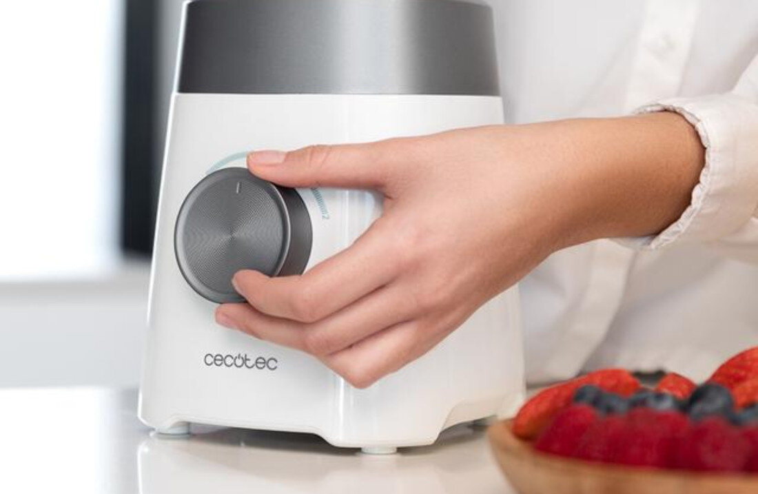 Blender kielichowy CECOTEC Power White Titanium 1300MAX B Biały Szybkie przygotowanie posiłków silnik moc twarde składniki w kilka sekund Dwie prędkości pracy funkcja Pulse dostosowanie działanie kontrola konsystencja