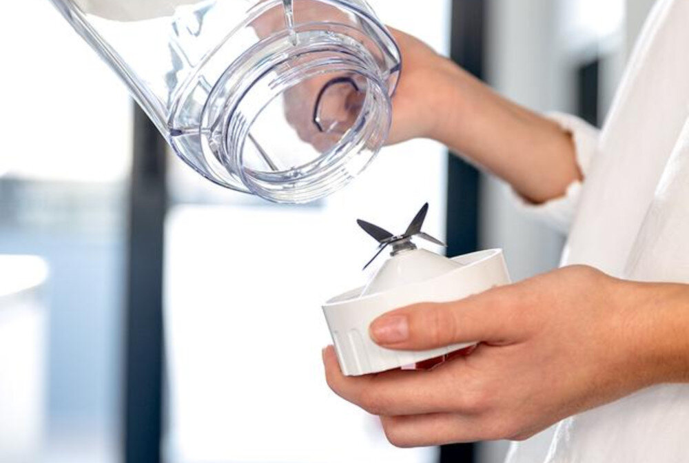 Blender kielichowy CECOTEC Power White Titanium 1300MAX B Biały  Trwałość ostrzy na lata Czteroramienne ostrze z powłoką z czarnego tytanu 