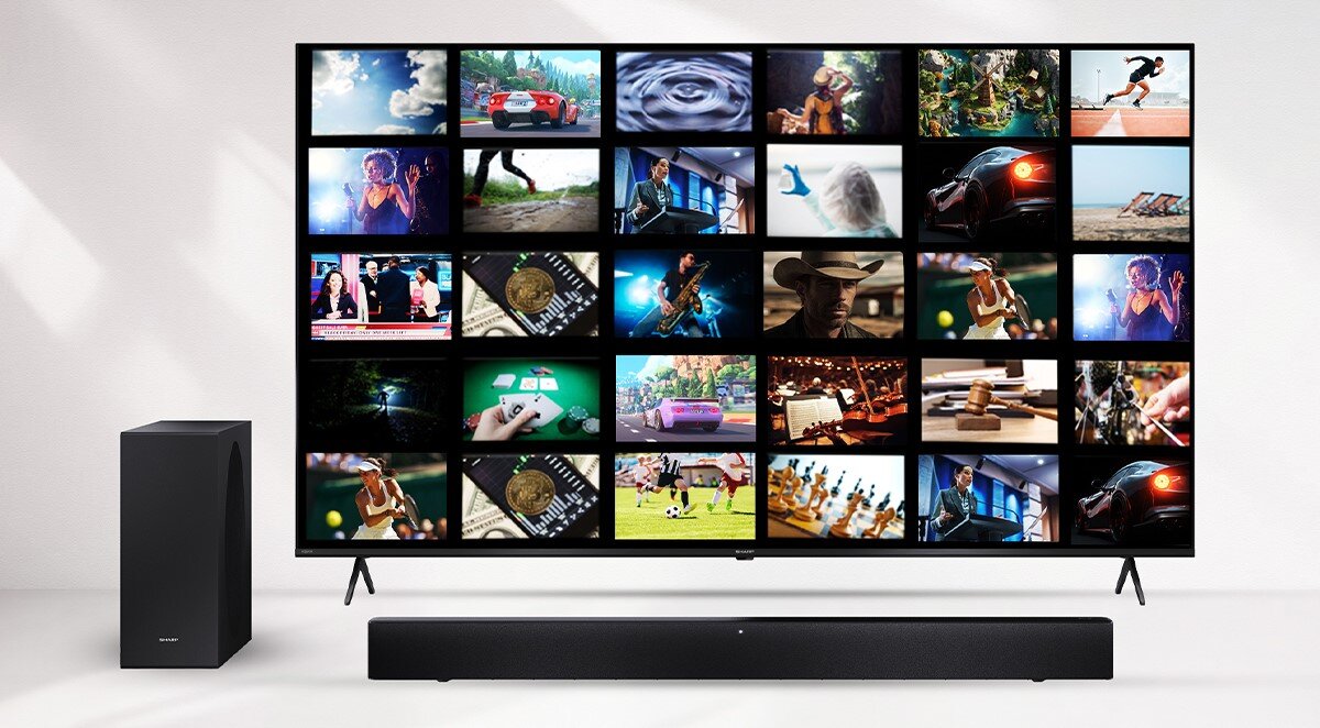 Soundbar SHARP HT-SBW312 korektor, tryby GŁOS FILM SPORT GRA MUZYKA NOC, optymalny dźwięk, telewizor, soudbar oraz subwoofer na szarym tle