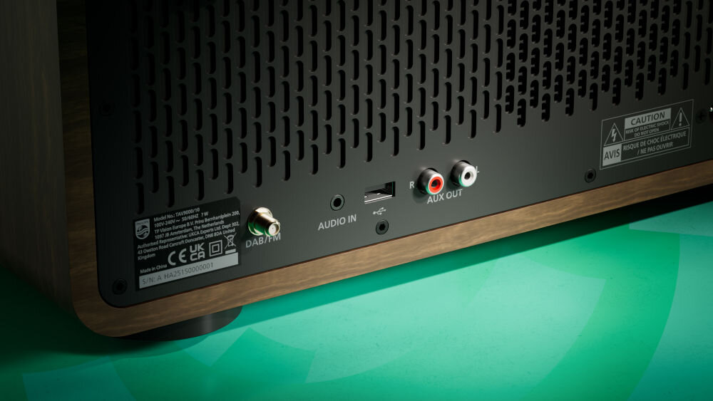 Gramofon PHILIPS TAV9000D/10 złącza RCA USB wejście audio słuchawki 6.3 mm, kadr na złącza gramofonu