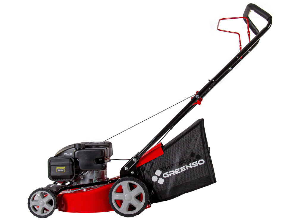 Kosiarka spalinowa GREENSO KS41-L123 kosiarka na białym tle widoczna z boku łożyskowe koła koła o średnicy 15 cm z przodu i 20 cm z tyłu skuteczne i staranne koszenie