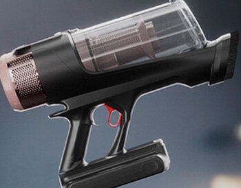 Zbliżenie na odkurzacz X-Force Flex 16.60 AeroSpin Aqua TY9CD9 w ręcznej formie.