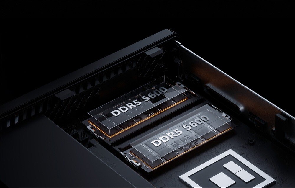 Komputer MINISFORUM MS-A2 Wnętrze komputera z widocznymi dwoma modułami pamięci RAM DDR5 5600 MHz pod przezroczystymi osłonami.