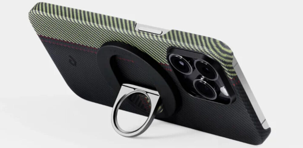 Uchwyt i podstawka PITAKA MagEZ Grip 3 MagSafe Czarno-szary uchwyt przyczepiony do telefonu, telefon postawiony w pozycji poziomej jasne tło Kompatybilność MagSafe i MagEZ 2.0 – szybkie mocowanie magnetyczne silne magnesy