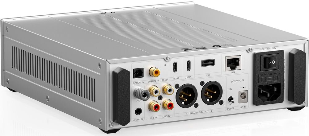 Przetwornik C/A FIIO K15 z portem Gigabit Ethernet i modułem Wi-Fi AP6256 w pasmach 2,4 GHz oraz 5 GHz, urządzenie na białym tle