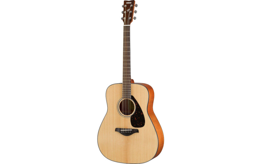 Gitara akustyczna YAMAHA FG800 profilowane ożebrowanie stabilność brzmienia, gitara po skosie od przodu na białym tle