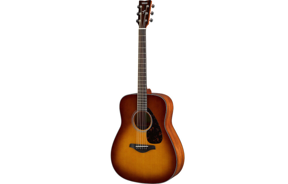 Gitara akustyczna YAMAHA FG800 konstrukcja połysk trwałość, gitara po skosie od przodu na białym tle