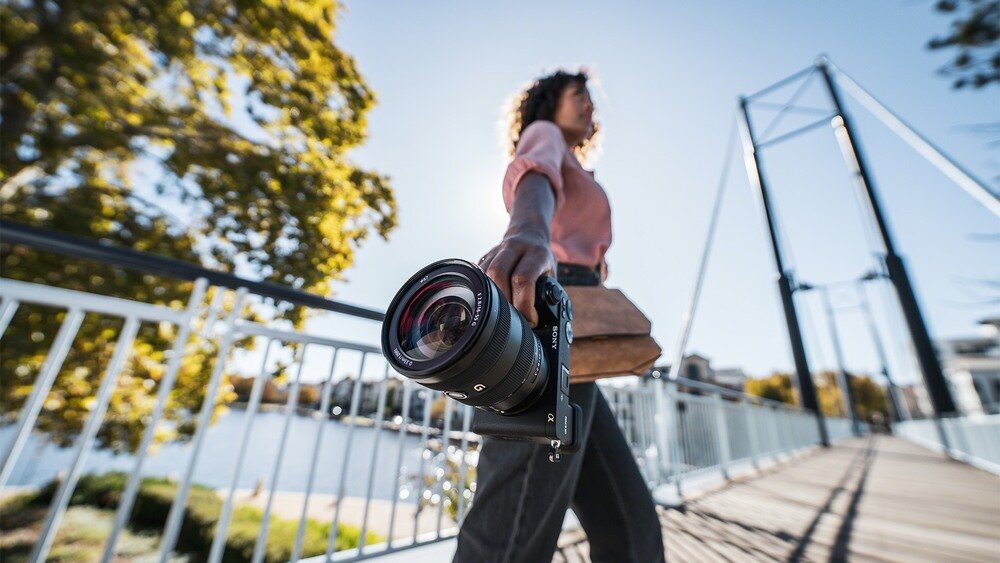 Aparat bezlusterkowy SONY Alpha A6700 zapis 4K z oversamplingu 6K przy 30p (10-bit, 4:2:2) stabilizacja obrazu profile S-Cinetone i S-Log3 