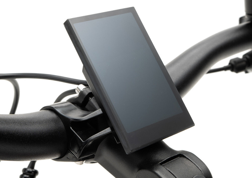 Rower elektryczny INDIANA E-Trekking M20 28 cali Grafitowo-czarny zbliżenie na wyświetlacz czytelny wyświetlacz LCD bieżące monitorowanie kluczowych parametrów jazdy ułatwia planowanie tras i kontrolę nad energią