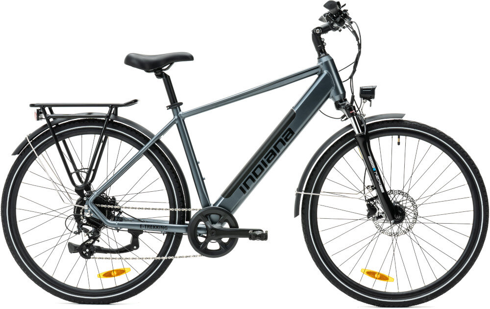 Rower elektryczny INDIANA E-Trekking M20 28 cali Grafitowo-czarny rower na białym tle widoczny z boku komfort jazdy odpowiednią kontrolę nad rowerem 20-calowa aluminiowa rama lekki zwinny łatwo go podnieść odporność na korozję kalkulator rozmiaru ramy odpowiednio dobrany rozmiar ramy wzrost mierzony w zrelaksowanej pozycji typ roweru