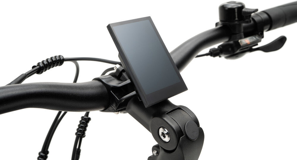 Rower elektryczny INDIANA E-Trekking 3.0 U18 28 cali Bordowo-czarny zbliżenie na wyświetlacz czytelny wyświetlacz LCD bieżące monitorowanie kluczowych parametrów jazdy ułatwia planowanie tras i kontrolę nad energią