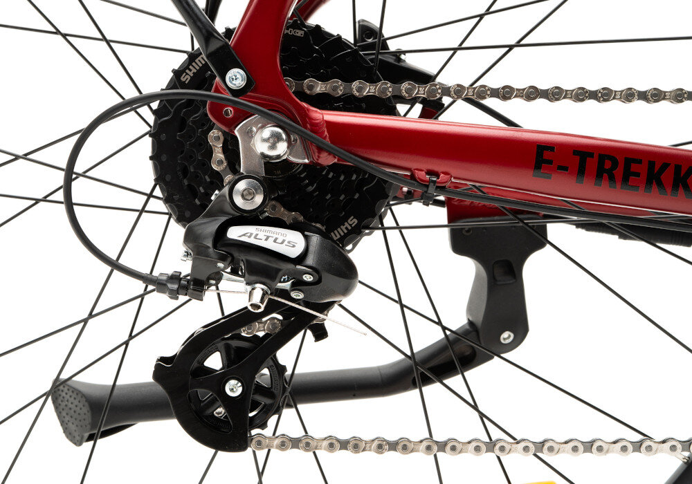 Rower elektryczny INDIANA E-Trekking 3.0 U18 28 cali Bordowo-czarny zbliżenie na przerzutkę manetki SHIMANO typu SL-M315 8S 8 biegów tylna przerzutka SHIMANO Altus technologię SHADOW przerzutka jest schowana i mniej narażona na uszkodzenia duża wytrzymałość sprawne działanie zmiana biegów jest płynna i bezproblemowa