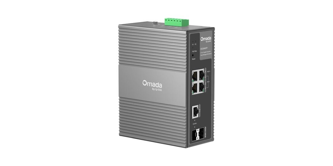 Przełącznik TP-Link Omada z portami Gigabit Ethernet prezentuje panel złączy sieciowych na stanowisku administracyjnym w biurze.