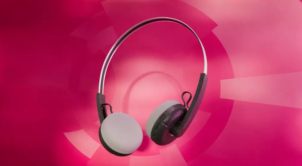 Słuchawki PHILIPS TAH2000BK/00 lekki pałąk i dodatkowe poduszki nauszne, słuchawki po skosie na różowym tle